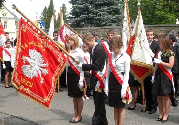 Odsloniecie tablicyW uroczystości odsloniecia tablicy umieszczonej na budynku urzedu miasta przy ul. Staszica uczestniczyla córka ostatniego prezydenta RP na uchodLstwie - Jagoda Kaczorowska.