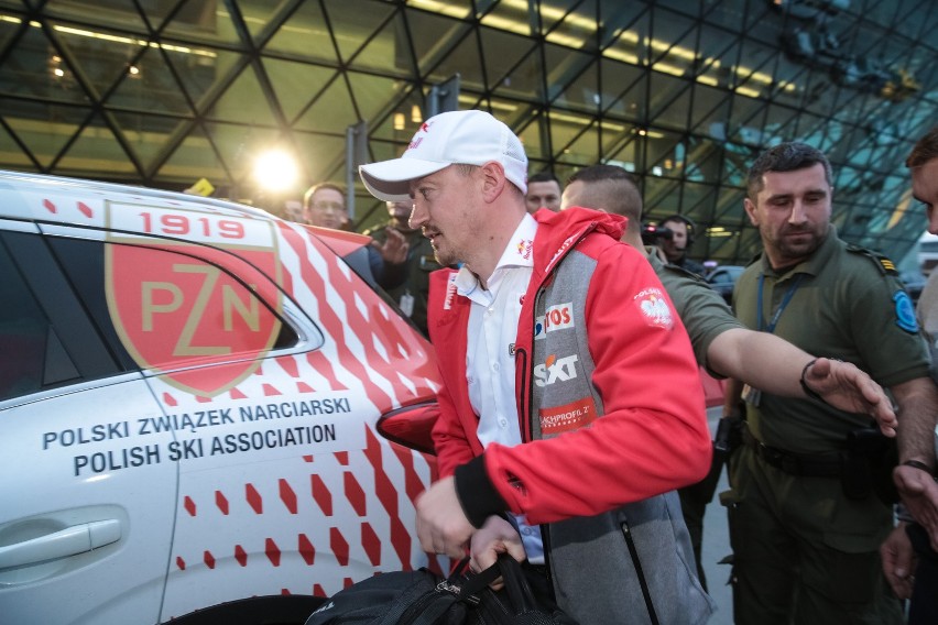 Mistrzowie Świata w skokach narciarskich wylądowali na...