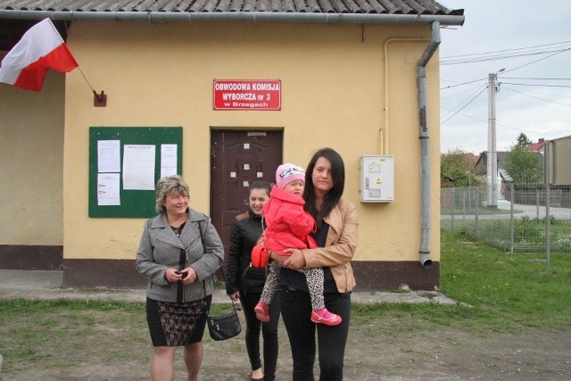 Renata Daleszak z córkami i wnuczką Lenusią głosowały w Brzegach. Wszystkie przyznały, że chciałyby, aby w państwie w końcu była praca dla młodych.