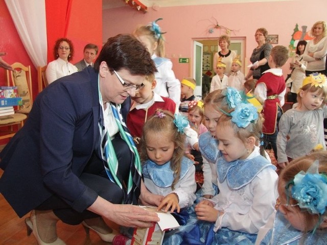 Przedszkolaki z Sędziszowa ucieszyły się z prezentów, które przywiozła im Krystyna Szumilas, minister edukacji narodowej.