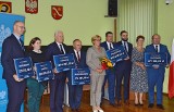 Proszowice. Powiat i gminy dostaną pieniądze na drogi