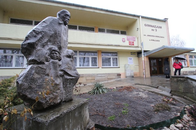 Pierwsze klasy szkoły podstawowej Sióstr Nazaretanek będą się uczyć w budynku Gimnazjum numer 3 przy ulicy Marszałkowskiej.