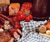 Tony starego mięsa trafiło na polski rynek! Zepsuty towar pochodzi jeszcze z lat 80-tych!