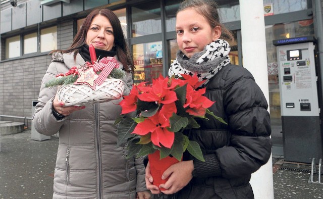 - Odnoszę wrażenie, że ceny żywności są podobne, jak przed rokiem - uważa pani Elżbieta z Rzeszowa, która na świąteczne zakupy wybrała się wczoraj z córką Karoliną