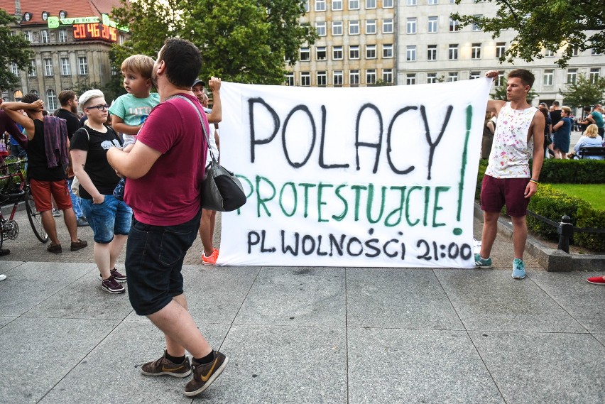 Ostatnio plac Wolności w Poznaniu był miejscem protestów. W...