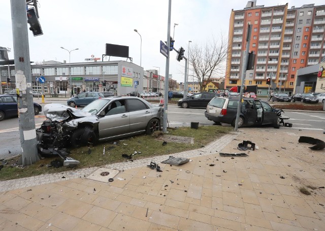 Do wypadku doszło na kilkanaście minut przed godziną 12.