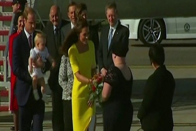 Brytyjska para książęca z księciem Georgem w Australii (fot. CNN Newsource/x-news)