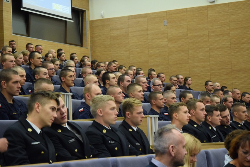 Akademia Marynarki Wojennej rozpoczyna nowy rok akademicki. ZDJĘCIA
