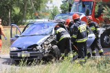 Wypadek w Toruniu po policyjnym pościgu. Kierowca ranny [zdjęcia]