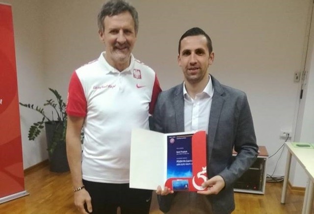 Odbiór licencji UEFA Elite Youth. Obok Stefan Majewski - dyrektor Szkoły Trenerów PZPN