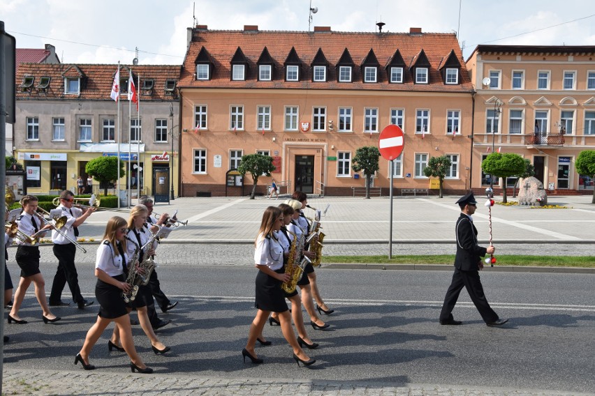 Strażacy OSP z gminy Kcynia przemaszerowali pochodem przez...