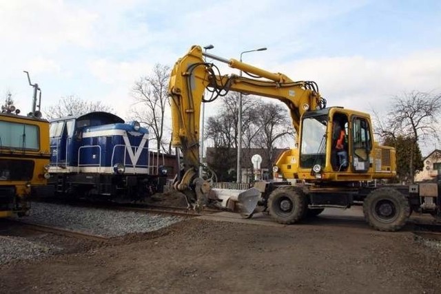 O co najmniej dwa tygodnie przedłużą się prace związane z remontem linii kolejowej na odcinku Opole - Zawadzkie.