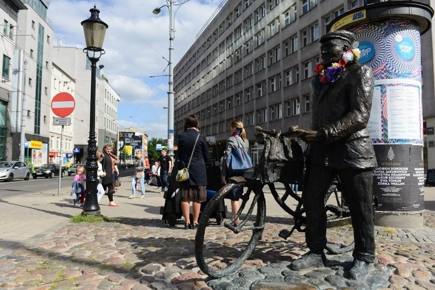 Noc Kupały w Poznaniu: Na pomnikach pojawiły się wianki