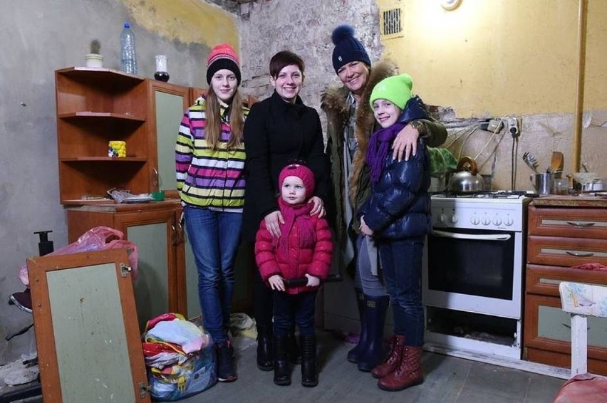 Kwiecień: Ewa Jakubowska z córkami oraz Katarzyną Dowbor,...