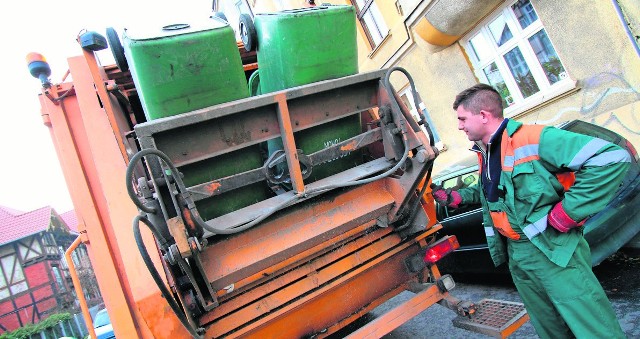 W gminie Krzeszowice odbiór odpadów komunalnych odbywa się zarówno dużymi, jak i małymi samochodami