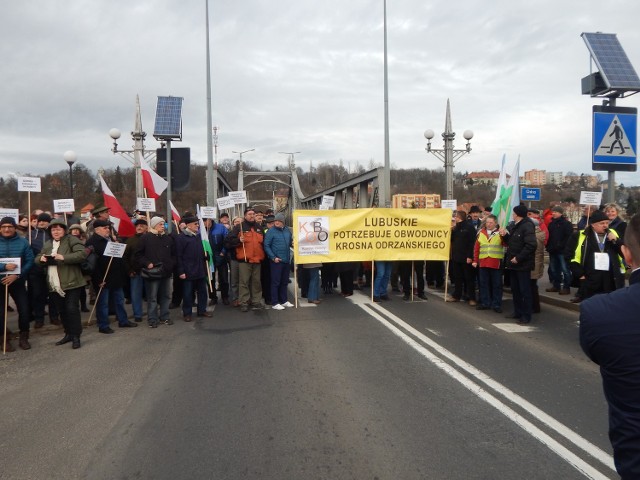 W lutym odbędą się jeszcze trzy manifestacje przy moście. Jedna z nich już dziś o godz. 15.00.