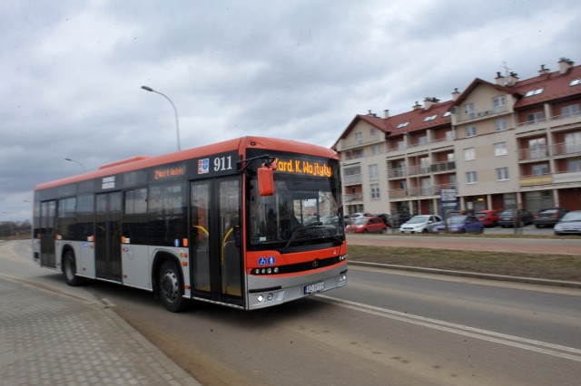 Jeśli mieszkasz w Rzeszowie lub Przemyślu i zrezygnujesz w czwartek z jazdy samochodem, możesz skorzystać z darmowego przejazdu autobusem komunikacji miejskiej.