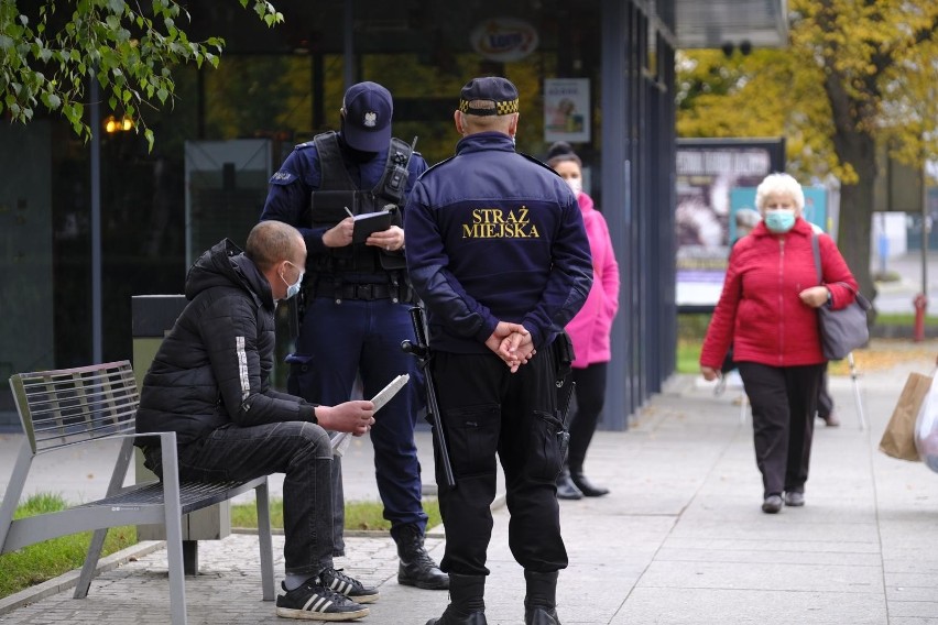 Rząd zdecydował się na łagodzenie obostrzeń w 11...