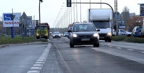 Ulica Struga jest w fatalnym stanie. Kierowcy mają też kłopoty na skrzyżowaniach.