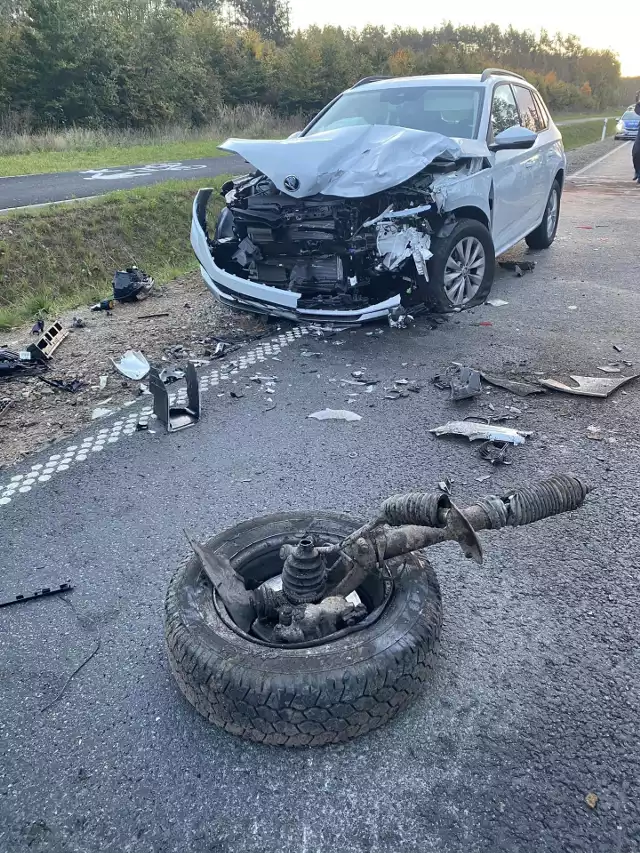 Kraksa trzech aut na DK 20 Bytów-Kościerzyna. Trzy osoby ranne.