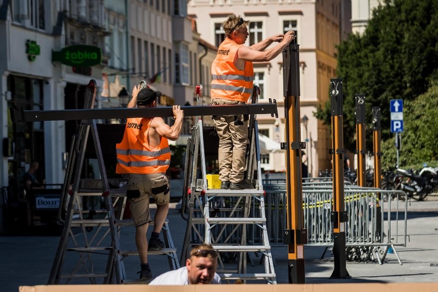 Elementy małej architektury zostały zaprojektowane przez...