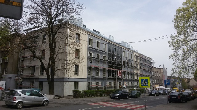 Termomodernizacja budynku przy ul. Mikołowskiej 4 w Mysłowicach trwa  od kilku miesięcy