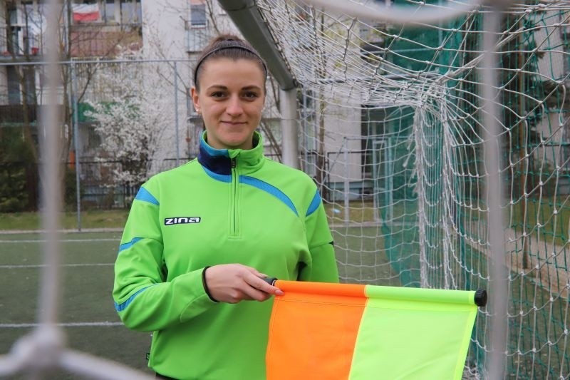 Julia Bukarowicz, futbolowy sędzia: Kobieta  łagodzi  obyczaje na piłlarskim boisku