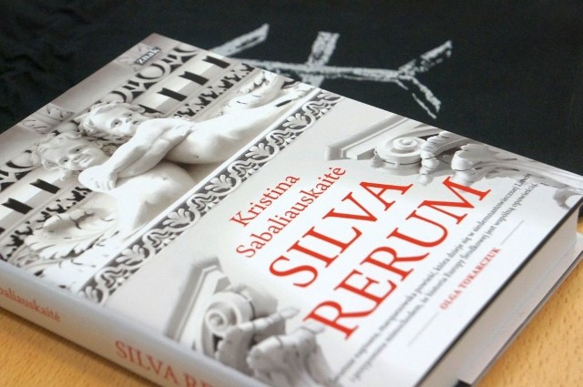 Litwinka o polskich korzeniach mieszkająca w Londynie w 20008 roku debiutowała książką "Silva rerum", która ze względu na wątki polskie wywołała na Litwie głośne kontrowersje.