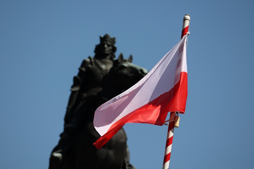 Święto Wojska Polskiego w Krakowie. Było bardzo upalnie, patriotycznie i biało-czerwono. "Warto być dumnym z polskiego munduru"