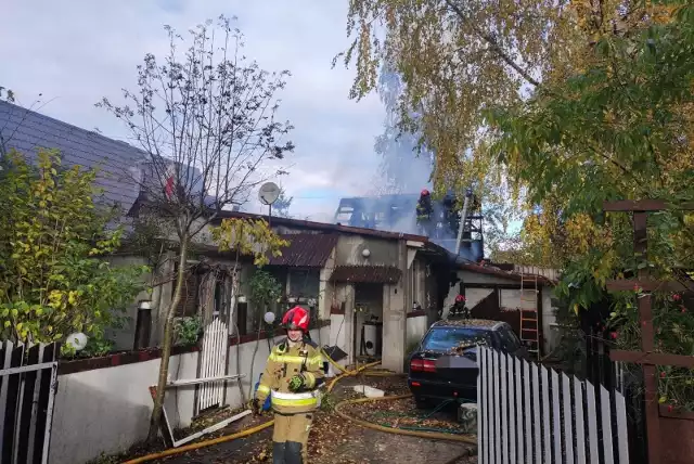 W środę 1 listopada strażacy gasili pożar domu w Sułkowicach w gminie Chynów.