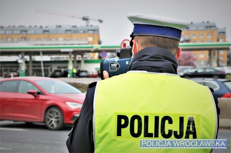 Policjanci podczas służby wykorzystywać będą radiowozy...