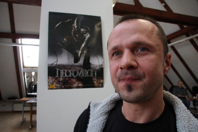 Robert Siejka ma 42 lata, od wielu lat związany ze środowiskiem tworzenia grafiki 3D w kraju. Szef gliwickiego studia The Farm 51 zajmującego się tworzeniem gier komputerowych.