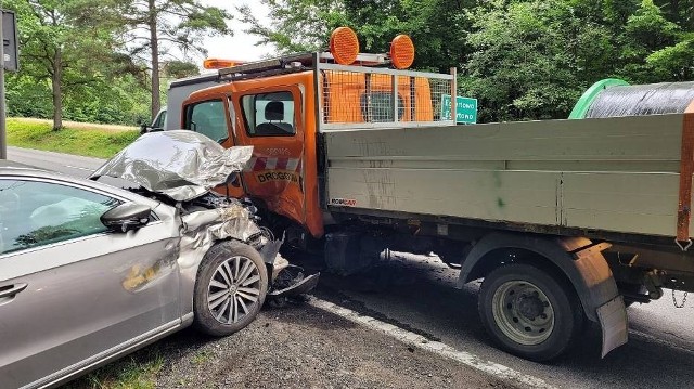 Wypadek w Egiertowie 3.08.2021 r. Kierowca służby drogowej