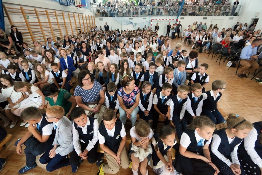 Zakończenie roku w Lublinie. Od dzisiaj 340 tys. uczniów ma wakacje (ZDJĘCIA)