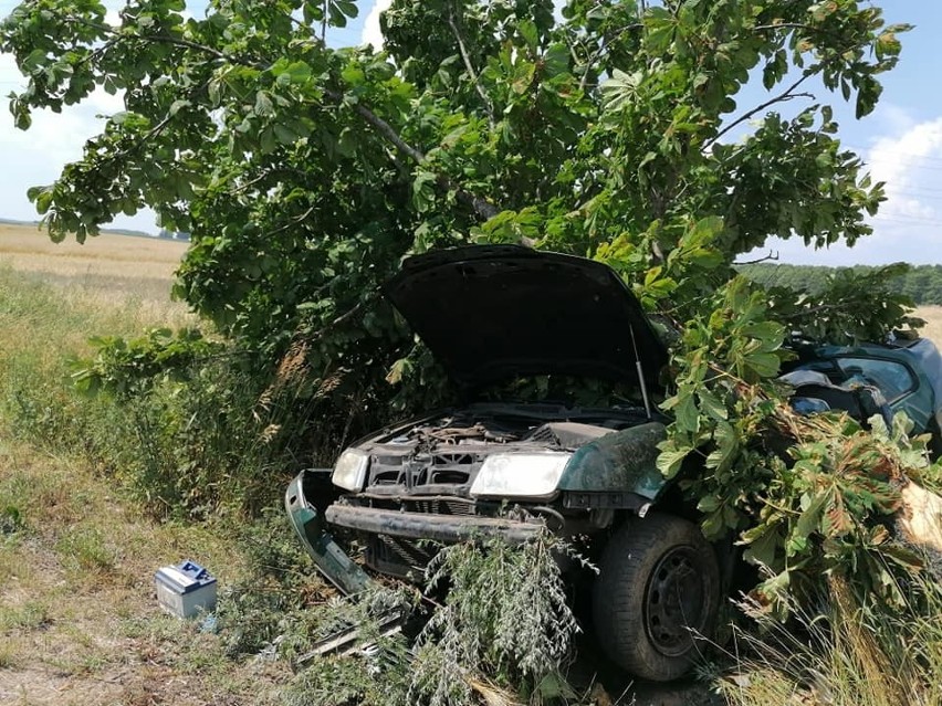 Wypadek na trasie Szczuczyn - Bzury. Kobieta trafiła do...