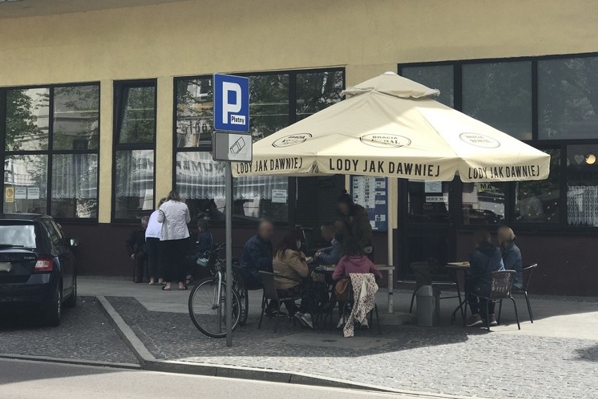 Od soboty w Słupsku zapełniają się ogródki gastronomiczne.