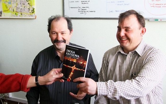 Zdzisław Januszewski i Radosław Osiński prezentują publikację