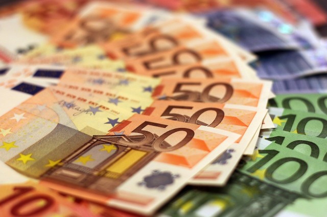 Prezes PiS podkreślił, że „to jest taki zabieg (przyjęcia euro), którego w tej chwili dokonać nie możemy”.