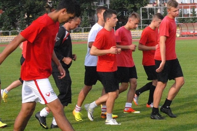 Na pierwszym treningu Resovii dominowali piłkarze bardzo młodzi.