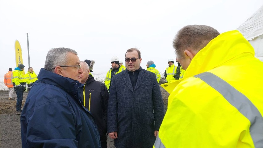 Obwodnica Metropolii Trójmiejskiej. Budowa oficjalnie rozpoczęta. Symbolicznie wbito łopatę