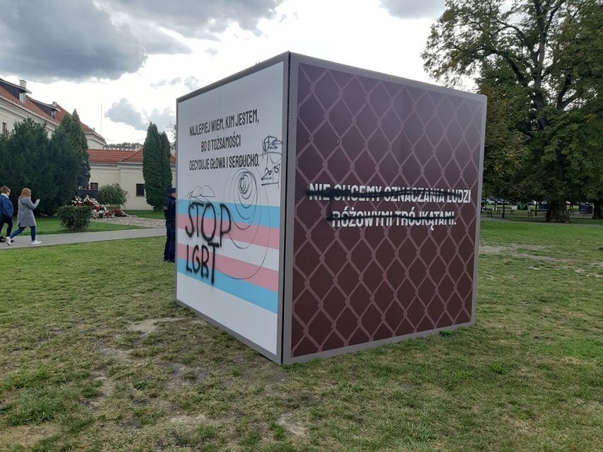 Wandal zniszczył instalację artystyczną w centrum Lublina. – To dla nas wstrząs – komentuje kurator festiwalu Otwarte Miasto