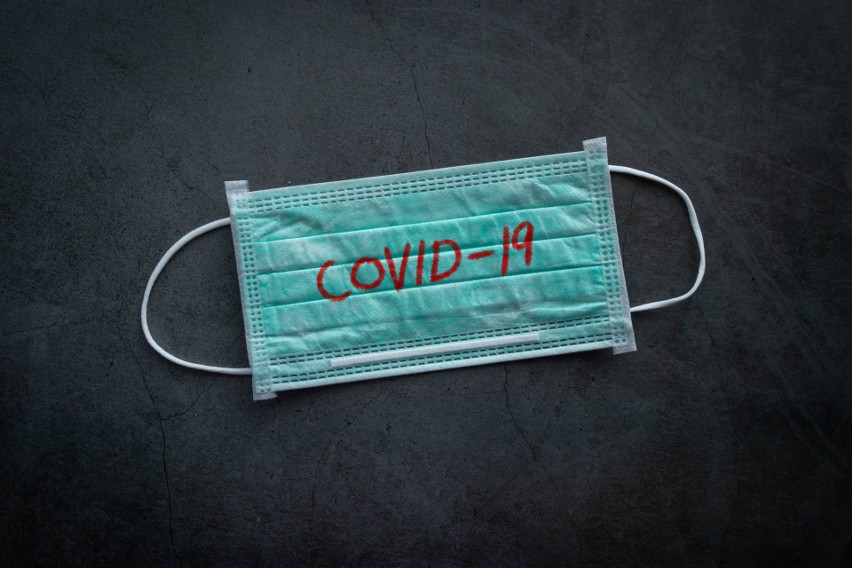 Koronawirus COVID-19 lub SARS-CoV-2 to patogen, który od...