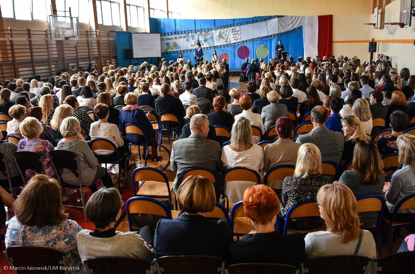 Obchody święta szkoły rozpoczęły się w poniedziałek...