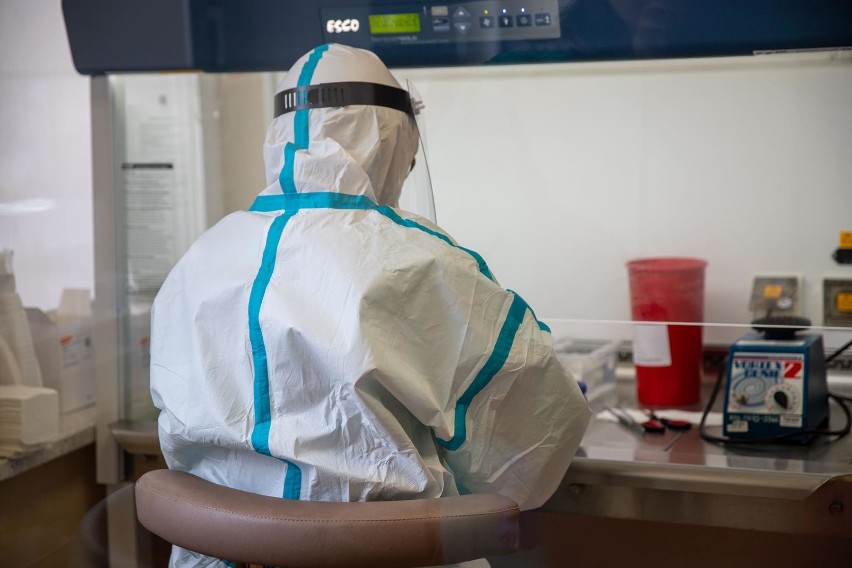 U 16 lekarzy w Łódzkiem stwierdzono dodatni wynik testu na obecności koronawirusa SARS-CoV-2 