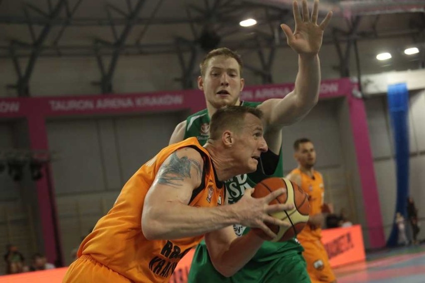 R8 Basket Kraków świętuje triumf w II lidze