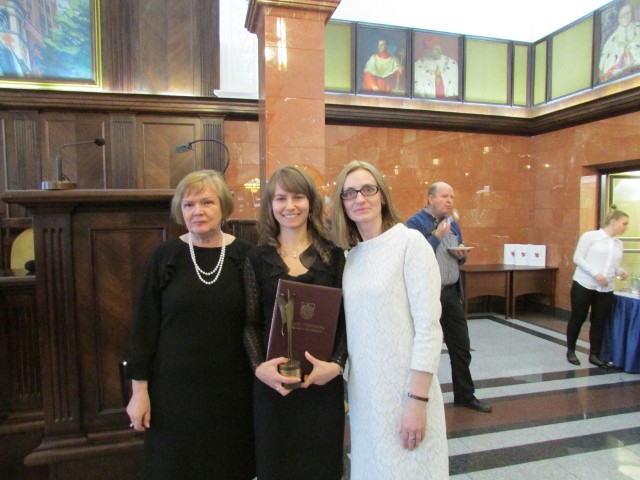 W tym roku w gronie osób nagrodzonych Stalowym Aniołem znalazła się Agnieszka Kuźmińska z Julianowa (w środku)