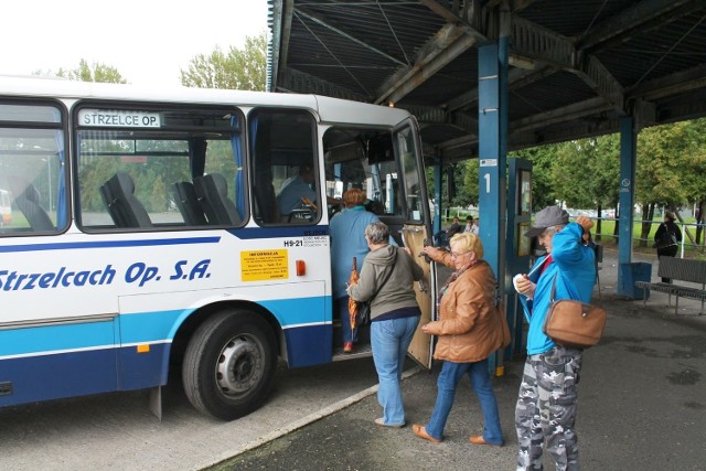 Dziś o tym, czy do wsi kursuje autobus decyduje głównie to, czy przewoźnikowi opłaca się tam jechać. To ma się zmienić.