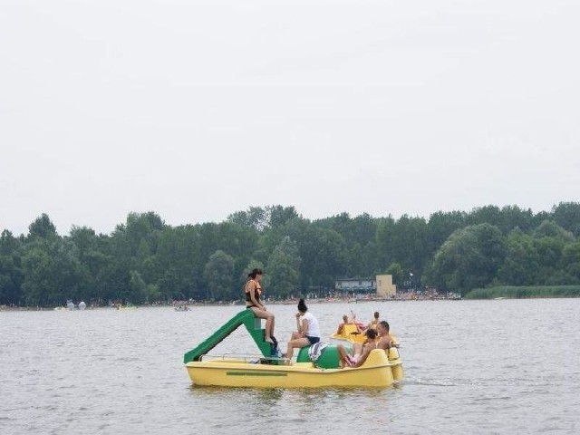 Na jezioro Wieczno w Przydworzu doszło w niedzielę do tragedii. Utonął 22 - latek z Małych Radowisk