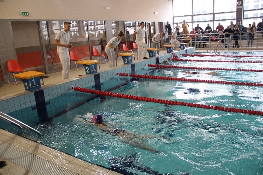 Mistrzostwa Szkół Podstawowych w pływaniu w Kielcach [ZDJĘCIA]