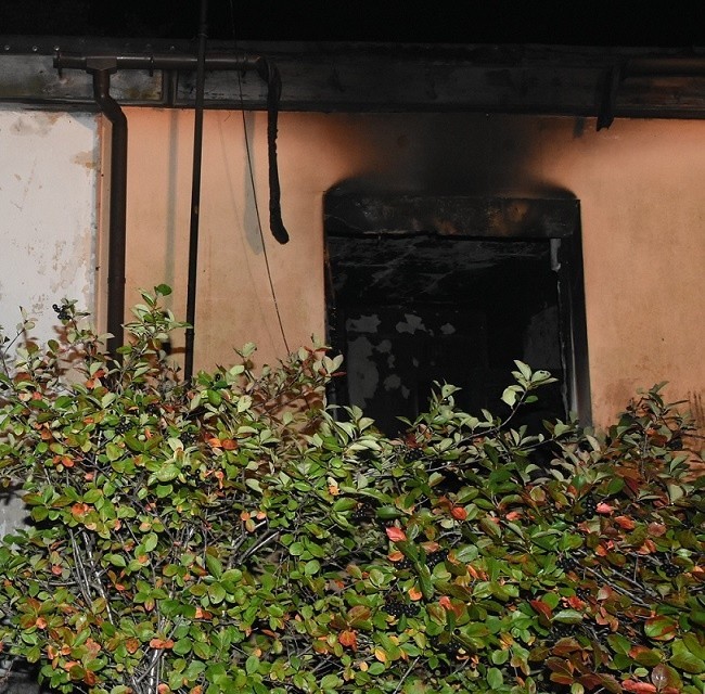 Biała Podlaska. Tragiczny pożar jednego z mieszkań w budynku wielorodzinnym. Podczas akcji znaleziono ciało 44-latka